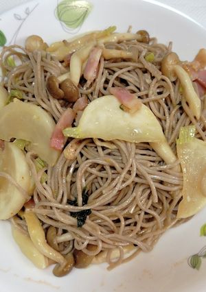 蕪とベーコンの和風ペペロンチーノ蕎麦-レシピのメイン写真