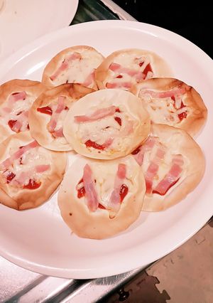 餃子の皮が余ったら☆パリパリ餃子の皮ピザ-レシピのメイン写真