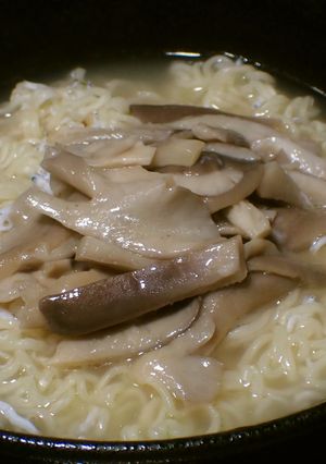 天然ヒラタケバター炒めのせラーメン-レシピのメイン写真