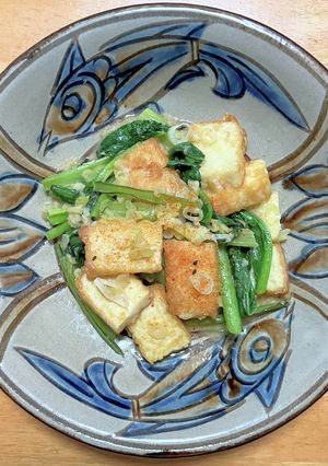 簡単で節約◎厚揚げと小松菜の味噌マヨ炒め-レシピのメイン写真