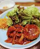 玉ねぎとしめじの煮込みハンバーグ
