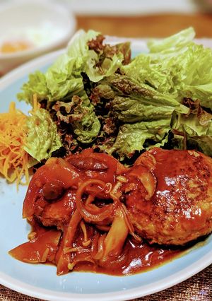 玉ねぎとしめじの煮込みハンバーグ-レシピのメイン写真
