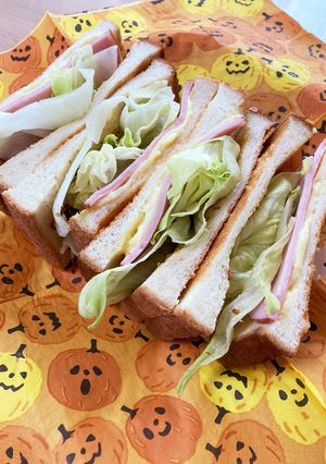 チーズとハムとレタスの焼きサンドイッチ-レシピのメイン写真
