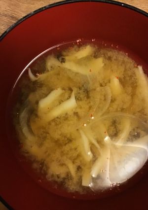 今朝の味噌汁/ぶなしめじと玉ねぎ-レシピのメイン写真