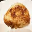 醤油麹とかつおぶしの香ばし焼きおにぎり
