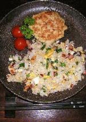 豆腐ﾊﾝﾊﾞｰｸﾞ＆ｱｼﾞｱﾝ炒飯-レシピのメイン写真