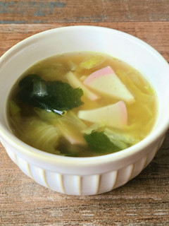 簡単!レタスとかまぼこのラーメンスープ-レシピのメイン写真