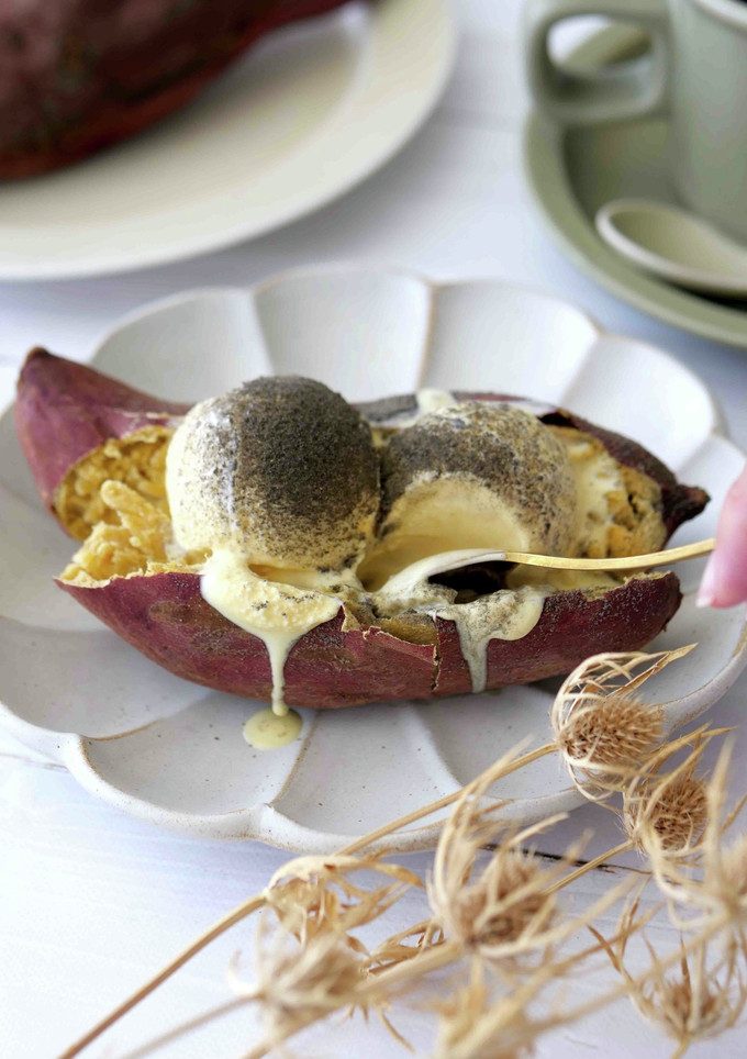 焼き芋のアイスのせ～黒ごまラテをかけて～-レシピのメイン写真