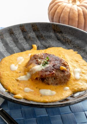 会津小菊南瓜風味のチーズinハンバーグ-レシピのメイン写真