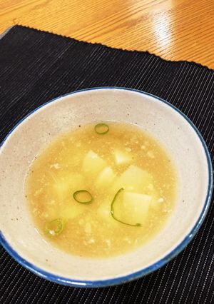 じゃがいもと玉ねぎの味噌汁　3人分-レシピのメイン写真