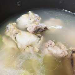 รูปของ 鶏手羽元で参鶏湯風
