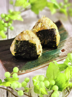 簡単♪鮭と高菜とチーズのパリおにぎり-レシピのメイン写真