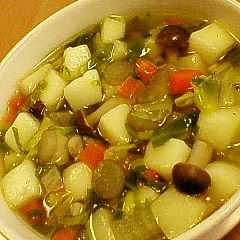 รูปของ はんぺんと残り野菜の簡単コンソメスープ