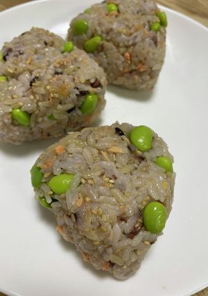 おにぎり 枝豆、鮭-レシピのメイン写真