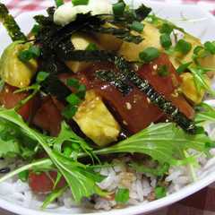 รูปของ まぐろアボガド＋長芋DEユッケ丼