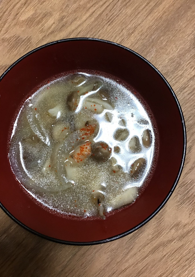 今朝の味噌汁/焼きキノコ三種と玉ねぎ-レシピのメイン写真