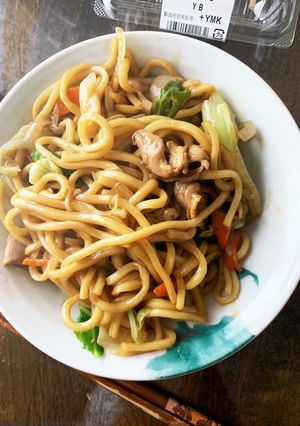 お一人様！市販の焼きそばに生姜焼風隠し味-レシピのメイン写真