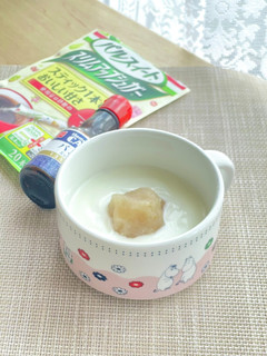 A picture of バニラヨーグルトに…白あん乗せました♡.