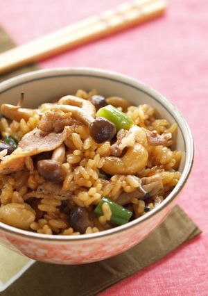 豚としめじのツヤツヤ中華炊き込みご飯-レシピのメイン写真