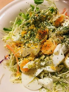 市販サラダ●ゆで玉子でシーザーサラダ風-レシピのメイン写真