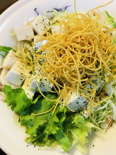 市販サラダ●ぱりぱりサラダ麵と豆腐サラダ-レシピのメイン写真