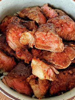 ワインソースのステーキ丼-レシピのメイン写真