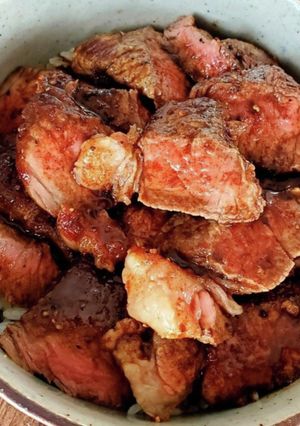 ワインソースのステーキ丼-レシピのメイン写真