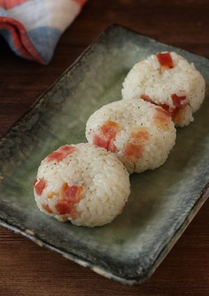 【洋風おにぎり】ベーコン＆ハーブソルト-レシピのメイン写真