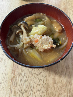 野菜たっぷり鶏団子ピリ辛味噌汁-レシピのメイン写真