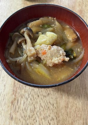 野菜たっぷり鶏団子ピリ辛味噌汁-レシピのメイン写真