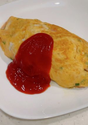 ご飯をオムレツで包むだけ、オムレツライス-レシピのメイン写真