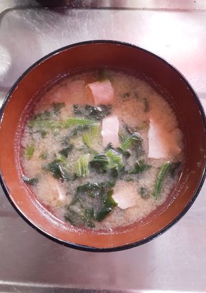 簡単★冷凍ほうれん草とベーコンのお味噌汁-レシピのメイン写真