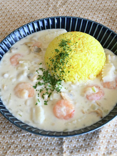 シーフードのクリーム煮サフランライス添え-レシピのメイン写真
