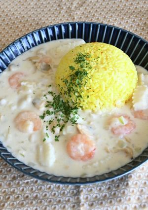 シーフードのクリーム煮サフランライス添え-レシピのメイン写真