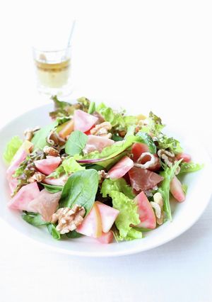 酸味が美味しい【りんごと胡桃のサラダ】-レシピのメイン写真