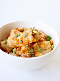 簡単美味しい簡単丼【豚キムチチーズ丼】-レシピのメイン写真