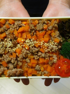レンジdeにんじんとひき肉のそぼろ丼弁当-レシピのメイン写真
