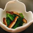 ラー油でピリ辛、小松菜と椎茸の和え物