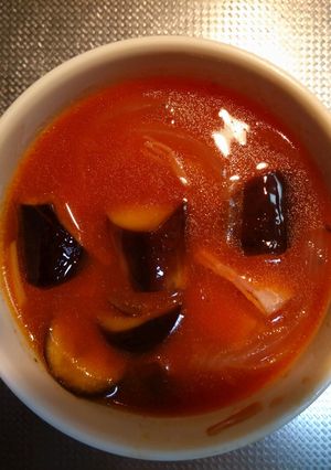 ナスと玉ねぎを使って作るトマトスープ-レシピのメイン写真