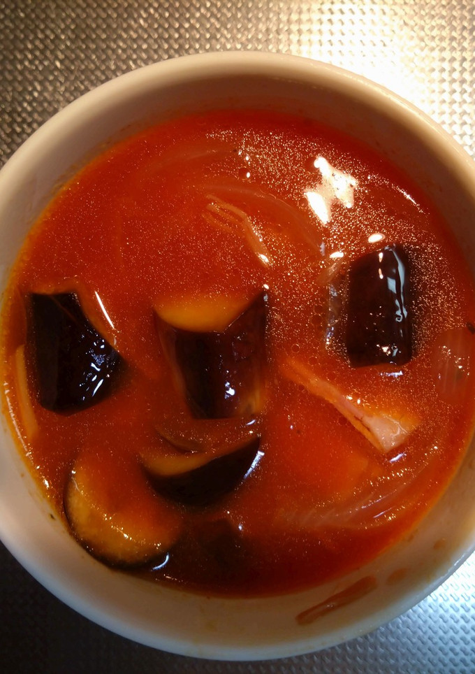 ナスと玉ねぎを使って作るトマトスープ-レシピのメイン写真