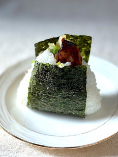 チリソースで♪餃子おにぎり-レシピのメイン写真