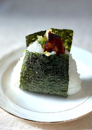チリソースで♪餃子おにぎり-レシピのメイン写真
