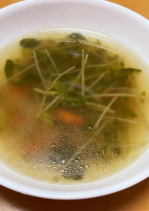 余り物で簡単美味しい♪豆苗コンソメスープ-レシピのメイン写真