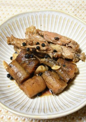 チキンスペアリブとごぼう黒胡椒にんにく煮-レシピのメイン写真