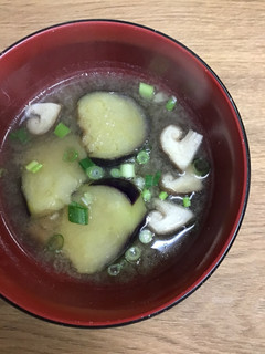 ゆうげの味噌汁/揚げ茄子と椎茸-レシピのメイン写真