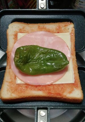 ピーマンのホットサンド (1枚焼き)-レシピのメイン写真