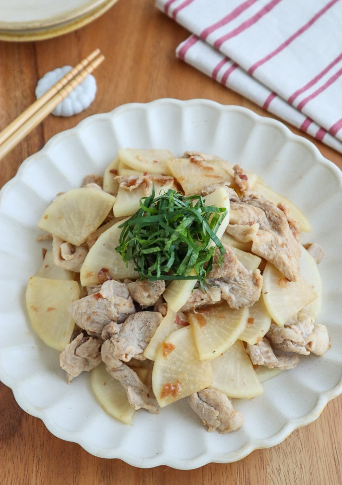 めんつゆでお手軽♫豚肉と大根の梅しそ炒め-レシピのメイン写真