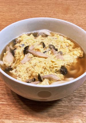カットサラダでやさしい卵とじうどん-レシピのメイン写真
