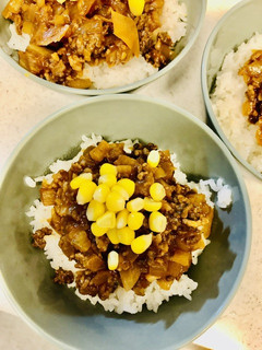こねないトマトソース煮込みハンバーグ風丼-レシピのメイン写真