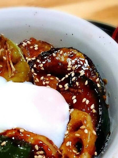 ランチやお弁当に◎野菜たっぷりなすび丼-レシピのメイン写真